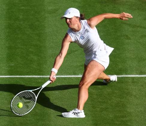 Mandatory Credit: Photo by Simon Dael Shutterstock (14003009en) Iga Swiatek during her fourth round match Wimbledon Tennis Championships, Day 7, The All England Lawn Tennis and Croquet Club, London, UK - 09 Jul 2023 Wimbledon Tennis Championships, Day 7, The All England Lawn Tennis and Croquet Club, London, UK - 09 Jul 2023  Copyright: xSimonxDael Shutterstockx 14003009en