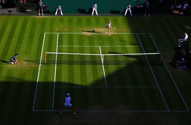 Mandatory Credit: Photo by Simon Dael Shutterstock (14003009ew) Belinda Bencic and Iga Swiatek during their fourth round match Wimbledon Tennis Championships, Day 7, The All England Lawn Tennis and Croquet Club, London, UK - 09 Jul 2023 Wimbledon Tennis Championships, Day 7, The All England Lawn Tennis and Croquet Club, London, UK - 09 Jul 2023  Copyright: xSimonxDael Shutterstockx 14003009ew