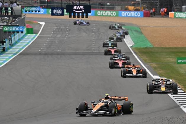 9th July 2023: Silverstone Circuit, Northamptonshire, England: Formula 1 2023 Aramco British F1 Grand Prix: Race Day; Lando Norris of the McLaren-Mercedes team leads Max Verstappen of the Red Bull Racing team at the start of the race  ActionPlus12529329 SimonxWest