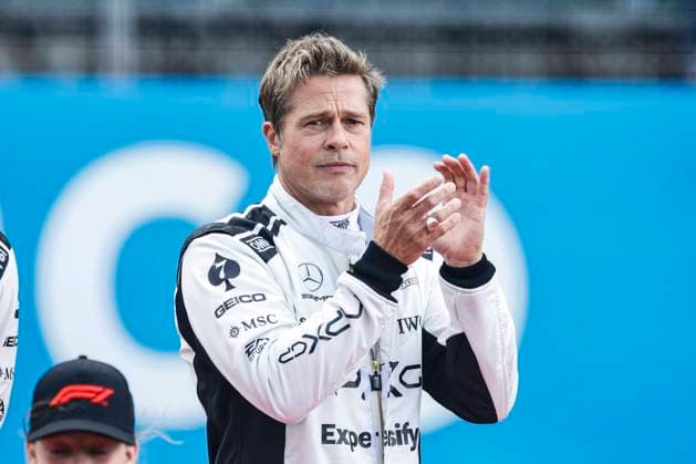 Bilder des Jahres 2023, Sport 07 Juli Sport Themen der Woche KW27 PITT Brad (USA), actor playing Sonny Hayes, driver of the fictional Apex APXGP team in the F1 movie by Apple Studios Bruckheimer Films, portrait during the 2023 Formula 1 Aramco British Grand Prix, 10th round of the 2023 Formula One World Championship, WM, Weltmeisterschaft from July 7 to 9, 2023 on the Silverstone Circuit, in Silverstone, United Kingdom - F1 - BRITISH GRAND PRIX 2023 - RACE DPPI Panoramic  03323013__R3_1079 