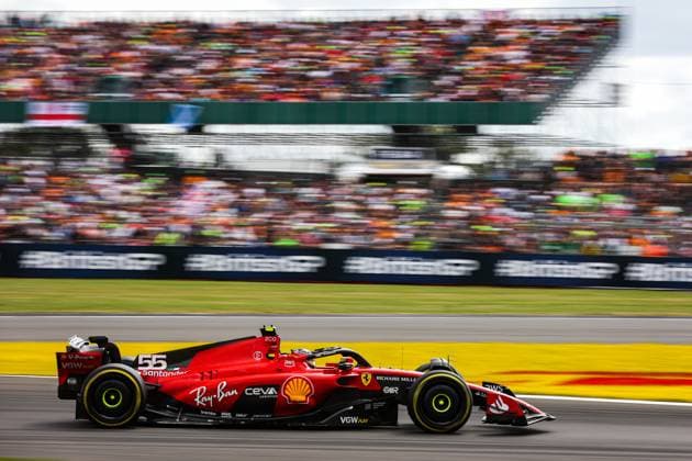 55 SAINZ Carlos (spa), Scuderia Ferrari SF-23, action during the 2023 Formula 1 Aramco British Grand Prix, 10th round of the 2023 Formula One World Championship, WM, Weltmeisterschaft from July 7 to 9, 2023 on the Silverstone Circuit, in Silverstone, United Kingdom - F1 - BRITISH GRAND PRIX 2023 - RACE DPPI Panoramic  00123025_AV6_8702 