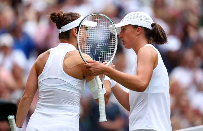 Mandatory Credit: Photo by Simon Dael Shutterstock (14003009fv) Iga Swiatek celebrates victory in her fourth round match against Belinda Bencic Wimbledon Tennis Championships, Day 7, The All England Lawn Tennis and Croquet Club, London, UK - 09 Jul 2023 Wimbledon Tennis Championships, Day 7, The All England Lawn Tennis and Croquet Club, London, UK - 09 Jul 2023  Copyright: xSimonxDael Shutterstockx 14003009fv