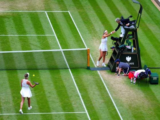 Mandatory Credit: Photo by Javier Garcia Shutterstock (14003010hn) Elina Svitolina refuses to shake the hand of Victoria Azarenka after winning their fourth round match Wimbledon Tennis Championships, Day 7, The All England Lawn Tennis and Croquet Club, London, UK - 09 Jul 2023 Wimbledon Tennis Championships, Day 7, The All England Lawn Tennis and Croquet Club, London, UK - 09 Jul 2023  Copyright: xJavierxGarcia Shutterstockx 14003010hn