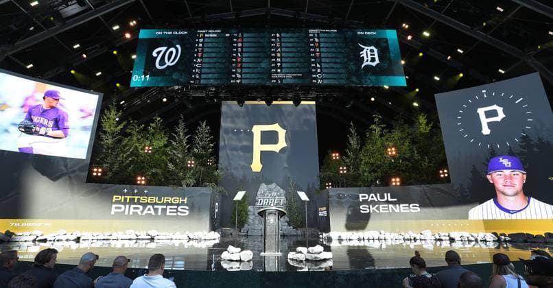 Sport Themen der Woche KW27 Sport Bilder des Tages The Pittsburgh Pirates select Paul Skenes from LSU as the number one pick of the 2023 MLB, Baseball Herren, USA Draft at Lumen Field in Seattle, Washington on Sunday, July 9, 2023.  SEA20230709106 AaronxJosefczyk