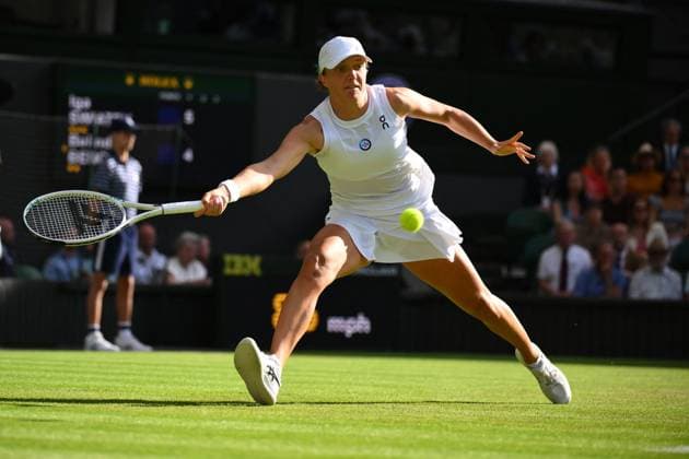 Wimbledon Championships Day 7 Iga Swiatek (POL) during her fourth round match at the 2023 Wimbledon Championships at the AELTC in London, UK on July 9, 2023. Photo by Corinne Dubreuil ABACAPRESS.COM London United Kingdom  Copyright: xDubreuilxCorinne ABACAx 860097_017 DubreuilxCorinne ABACAx 860097_017
