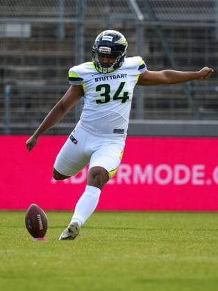 Lenny Krieg (Stuttgart Surge 34) beim Kick-Off, Stuttgart Surge vs. Paris Musketeers, American Football, European League of Football, Spieltag 6, Saison 2023, 09.07.2023, Stuttgart Surge vs. Paris Musketeers, American Football, European League of Football, Spieltag 6, Saison 2023, 09.07.2023 Stuttgart Copyright: xEibner-Pressefoto FlorianxSchustx EP_FSU