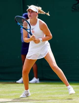 Mandatory Credit: Photo by Javier Garcia Shutterstock (14003748g) Ella McDonald during her Girls Singles second round match Wimbledon Tennis Championships, Day 8, The All England Lawn Tennis and Croquet Club, London, UK - 10 Jul 2023 Wimbledon Tennis Championships, Day 8, The All England Lawn Tennis and Croquet Club, London, UK - 10 Jul 2023  Copyright: xJavierxGarcia Shutterstockx 14003748g