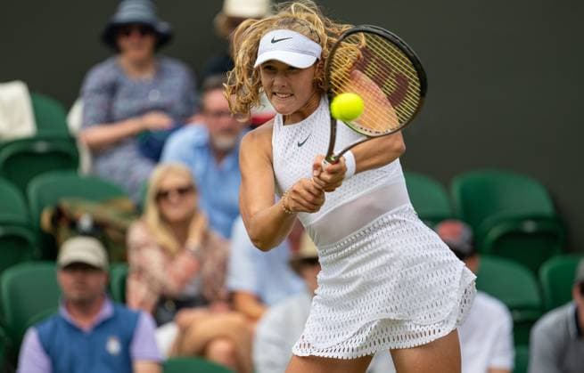 Tennis - Wimbledon Championship 2023 - Day 8 LONDON, ENGLAND - Monday, July 10, 2023: Mirra Andreeva (RUS) during the Ladies Singles 4th Round match on Day Eight of The Championships Wimbledon 2023 at the All England Lawn Tennis and Croquet Club. LONDON All England Lawn Tennis and Croq GREATER LONDON ENGLAND  Copyright: xKirstenxHolstx P2023-07-10-Wimbledon_Day_8-16