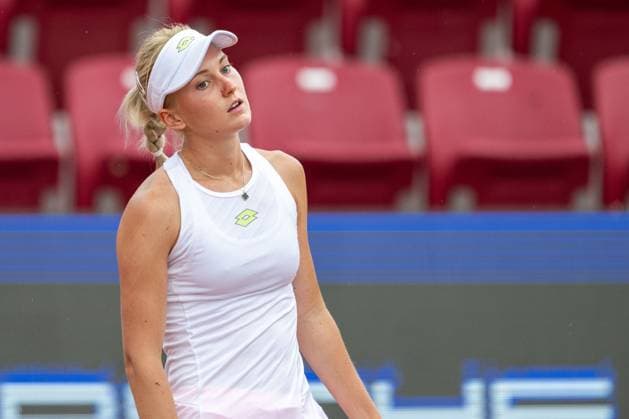 230710 Polina Kudermetova, Ryssland, deppar under dag 1 av WTA, Tennis Damen Nordea Open den 10 juli 2023 i Bastad. Copyright: MATHILDAxAHLBERG BB230710MA046