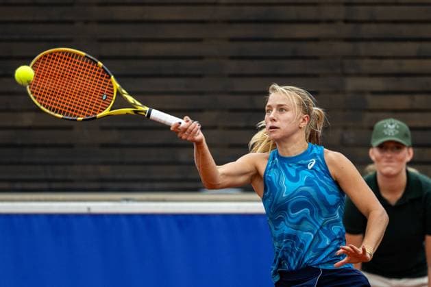 230710 Lisa Zaar, Sverige, under dag 1 av WTA, Tennis Damen Nordea Open den 10 juli 2023 i Bastad. Copyright: MATHILDAxAHLBERG BB230710MA064