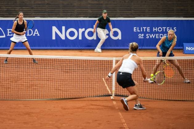 230710 Jacqueline Cabaj Awad, Sverige, och Lisa Zaar, Sverige, under dag 1 av WTA, Tennis Damen Nordea Open den 10 juli 2023 i Bastad. Copyright: MATHILDAxAHLBERG BB230710MA080