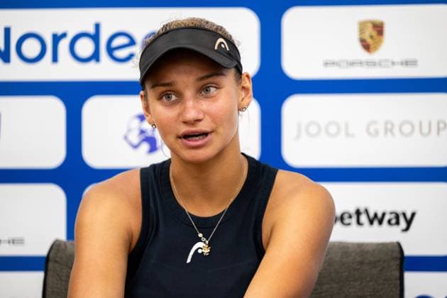 230710 Bella Bergkivst Larsson, Sverige, intervjuas under dag 1 av WTA, Tennis Damen Nordea Open den 10 juli 2023 i Bastad. Copyright: MATHILDAxAHLBERG BB230710MA091
