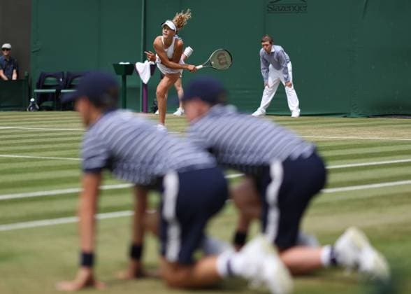 Wimbledon: Day Eight 10 July 2023, Wimbledon - Wimbledon Tennis Championships - Day Eight - Mirra Andreeva in action during her Ladies Singles round of 16 match against Madison Keys (USA) - Photo: Charlotte Wilson Offside. Wimbledon UK Copyright: xCharlottexWilsonx xOffsidexOffside