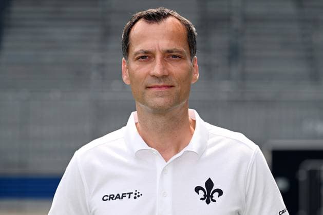 10.07.2023, xjhx, Fussball 1.Bundesliga, SV Darmstadt 98 - Fototermin Saison 2023 24 1.BL Porträttermin 2023 2024 emspor, v.l. Co-Trainer Kai Peter Schmitz; SV Darmstadt 98; 1.BL, Porträttermin 2023 2024 (DFL DFB REGULATIONS PROHIBIT ANY USE OF PHOTOGRAPHS as IMAGE SEQUENCES and or QUASI-VIDEO) Darmstadt