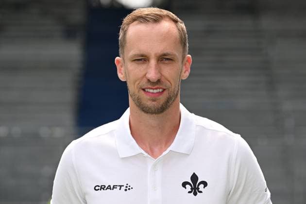 10.07.2023, xjhx, Fussball 1.Bundesliga, SV Darmstadt 98 - Fototermin Saison 2023 24 1.BL Porträttermin 2023 2024 emspor, v.l. Athletiktrainer Chris Busse; SV Darmstadt 98; 1.BL, Porträttermin 2023 2024 (DFL DFB REGULATIONS PROHIBIT ANY USE OF PHOTOGRAPHS as IMAGE SEQUENCES and or QUASI-VIDEO) Darmstadt