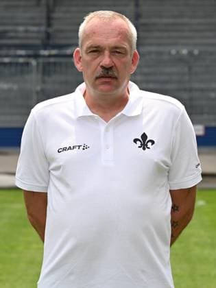 10.07.2023, xjhx, Fussball 1.Bundesliga, SV Darmstadt 98 - Fototermin Saison 2023 24 1.BL Porträttermin 2023 2024 emspor, v.l. Betreuer Michael Richter; SV Darmstadt 98; 1.BL, Porträttermin 2023 2024 (DFL DFB REGULATIONS PROHIBIT ANY USE OF PHOTOGRAPHS as IMAGE SEQUENCES and or QUASI-VIDEO) Darmstadt