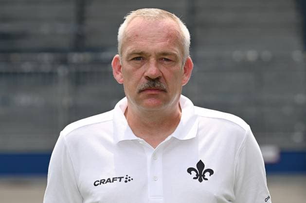 10.07.2023, xjhx, Fussball 1.Bundesliga, SV Darmstadt 98 - Fototermin Saison 2023 24 1.BL Porträttermin 2023 2024 emspor, v.l. Betreuer Michael Richter; SV Darmstadt 98; 1.BL, Porträttermin 2023 2024 (DFL DFB REGULATIONS PROHIBIT ANY USE OF PHOTOGRAPHS as IMAGE SEQUENCES and or QUASI-VIDEO) Darmstadt
