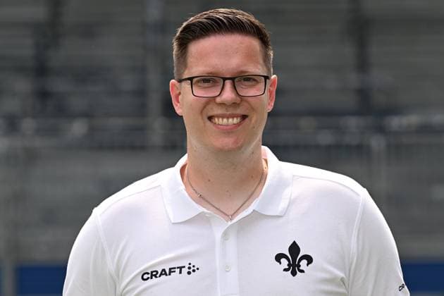 10.07.2023, xjhx, Fussball 1.Bundesliga, SV Darmstadt 98 - Fototermin Saison 2023 24 1.BL Porträttermin 2023 2024 emspor, v.l. Physiotherapeut David Ackermann; SV Darmstadt 98; 1.BL, Porträttermin 2023 2024 (DFL DFB REGULATIONS PROHIBIT ANY USE OF PHOTOGRAPHS as IMAGE SEQUENCES and or QUASI-VIDEO) Darmstadt