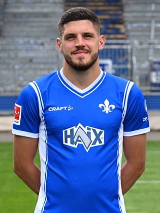 10.07.2023, xjhx, Fussball 1.Bundesliga, SV Darmstadt 98 - Fototermin Saison 2023 24 1.BL Porträttermin 2023 2024 emspor, v.l. Emir Karic; SV Darmstadt 98; 1.BL, Porträttermin 2023 2024 (DFL DFB REGULATIONS PROHIBIT ANY USE OF PHOTOGRAPHS as IMAGE SEQUENCES and or QUASI-VIDEO) Darmstadt