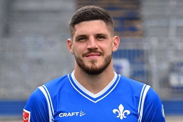 10.07.2023, xjhx, Fussball 1.Bundesliga, SV Darmstadt 98 - Fototermin Saison 2023 24 1.BL Porträttermin 2023 2024 emspor, v.l. Emir Karic; SV Darmstadt 98; 1.BL, Porträttermin 2023 2024 (DFL DFB REGULATIONS PROHIBIT ANY USE OF PHOTOGRAPHS as IMAGE SEQUENCES and or QUASI-VIDEO) Darmstadt