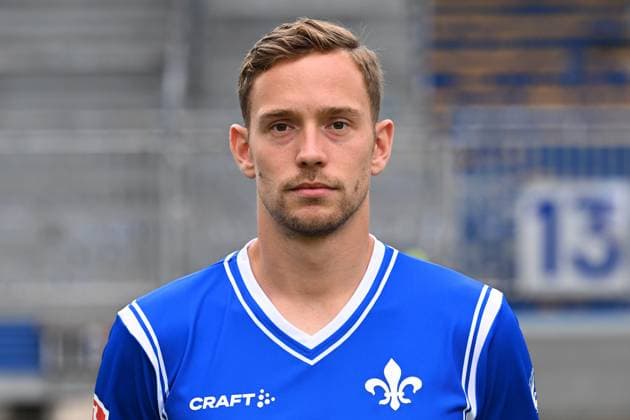 10.07.2023, xjhx, Fussball 1.Bundesliga, SV Darmstadt 98 - Fototermin Saison 2023 24 1.BL Porträttermin 2023 2024 emspor, v.l. Jannik Mueller; SV Darmstadt 98; 1.BL, Porträttermin 2023 2024 (DFL DFB REGULATIONS PROHIBIT ANY USE OF PHOTOGRAPHS as IMAGE SEQUENCES and or QUASI-VIDEO) Darmstadt