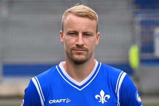 10.07.2023, xjhx, Fussball 1.Bundesliga, SV Darmstadt 98 - Fototermin Saison 2023 24 1.BL Porträttermin 2023 2024 emspor, v.l. Fabian Holland; SV Darmstadt 98; 1.BL, Porträttermin 2023 2024 (DFL DFB REGULATIONS PROHIBIT ANY USE OF PHOTOGRAPHS as IMAGE SEQUENCES and or QUASI-VIDEO) Darmstadt