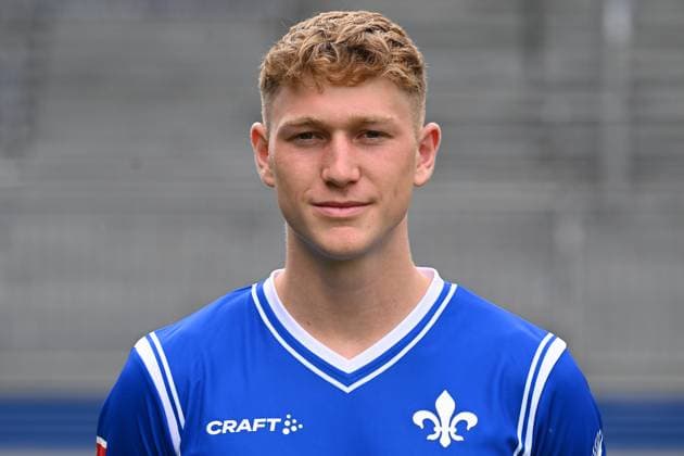 10.07.2023, xjhx, Fussball 1.Bundesliga, SV Darmstadt 98 - Fototermin Saison 2023 24 1.BL Porträttermin 2023 2024 emspor, v.l. Clemens Riedel; SV Darmstadt 98; 1.BL, Porträttermin 2023 2024 (DFL DFB REGULATIONS PROHIBIT ANY USE OF PHOTOGRAPHS as IMAGE SEQUENCES and or QUASI-VIDEO) Darmstadt