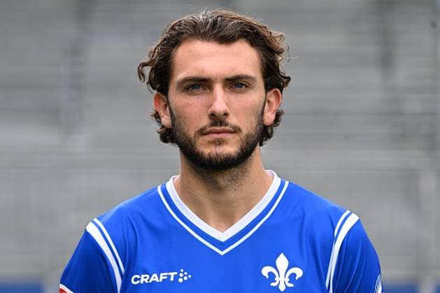 10.07.2023, xjhx, Fussball 1.Bundesliga, SV Darmstadt 98 - Fototermin Saison 2023 24 1.BL Porträttermin 2023 2024 emspor, v.l. Frasier Hornby; SV Darmstadt 98; 1.BL, Porträttermin 2023 2024 (DFL DFB REGULATIONS PROHIBIT ANY USE OF PHOTOGRAPHS as IMAGE SEQUENCES and or QUASI-VIDEO) Darmstadt