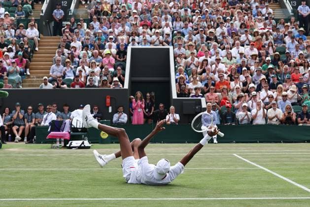Wimbledon: Day Eight 10 July 2023, Wimbledon - Wimbledon Tennis Championships - Day Eight - Christopher Eubanks (USA) throws his racket in the air and catches it after missing the ball during his Gentlemen s Singles Round of 16 match against Stefanos Tsitsipas (GRC) - Photo: Charlotte Wilson Offside. Wimbledon UK Copyright: xCharlottexWilsonx xOffsidexOffside