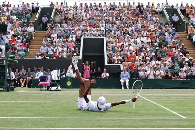 Wimbledon: Day Eight 10 July 2023, Wimbledon - Wimbledon Tennis Championships - Day Eight - Christopher Eubanks (USA) throws his racket in the air and catches it after missing the ball during his Gentlemen s Singles Round of 16 match against Stefanos Tsitsipas (GRC) - Photo: Charlotte Wilson Offside. Wimbledon UK Copyright: xCharlottexWilsonx xOffsidexOffside