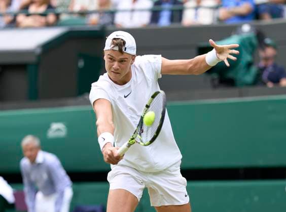 2023 Wimbledon Championships Holger Rune (DEN) plays against Grigor Dimitrov (BUL) in the mens fourth round on Day 8 at the 2023 Wimbledon Championships at the All England Club, London, UK, 10 July 2023, Credit:Peter van den Berg Avalon United Kingdom, England, London, All England Lawn Tennis and Croquet Club  Copyright: xPeterxvanxdenxBergx xAvalonx 0788356500