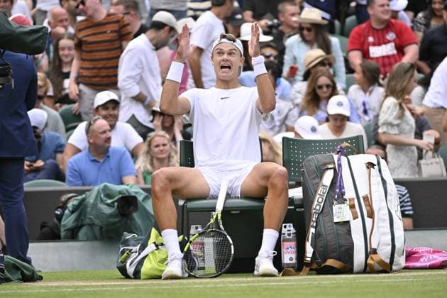 Tennis : Wimbledon 2023 - Angleterre - Holger Rune et son incroyable point - Danemark Tennis : Wimbledon 2023 - Angleterre- 10 07 23 ChrysleneCaillaud Panoramic  