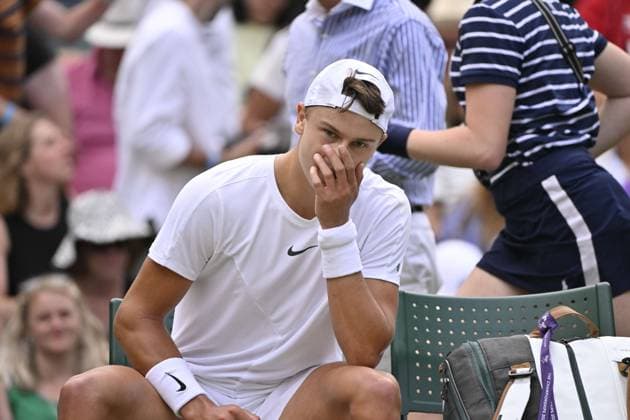 Tennis : Wimbledon 2023 - Angleterre - Holger Rune et son incroyable point - Danemark Tennis : Wimbledon 2023 - Angleterre- 10 07 23 ChrysleneCaillaud Panoramic  