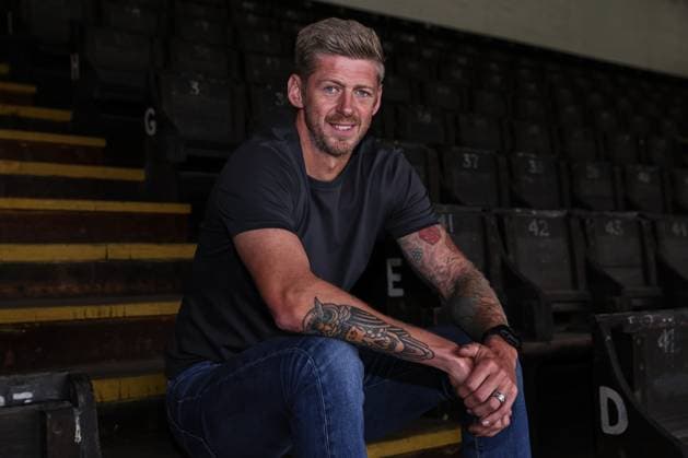 Neill Collins signs as Barnsley FC head coach Jon Stead arrives at Oakwell and joins Neill Collins™ coaching staff at Barnsley FC, Oakwell, Barnsley, United Kingdom, 10th July 2023 (Photo by Mark Cosgrove News Images) Barnsley Oakwell South Yorkshire United Kingdom Copyright: xMarkxCosgrove NewsxImagesx