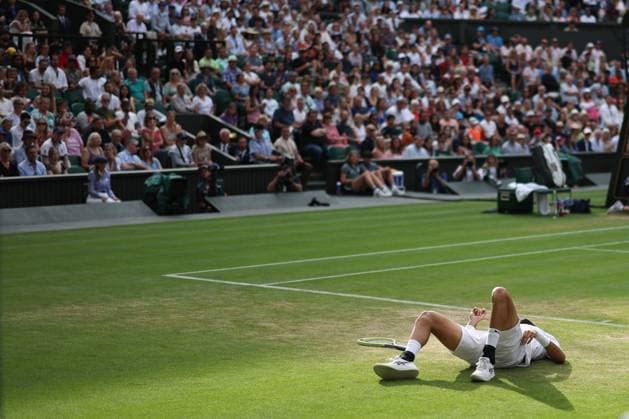 Wimbledon: Day Eight 10 July 2023, Wimbledon - Wimbledon Tennis Championships - Day Eight - Matteo Berrettini (ITA) falls to the ground during his Gentlemen s Singles Round of 16 match against Carlos Alcaraz (ESP) - Photo: Charlotte Wilson Offside. Wimbledon UK Copyright: xCharlottexWilsonx xOffsidexOffside