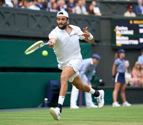 2023 Wimbledon Championships Matteo Berrettini (ITA) plays against Carlos Alcaraz (ESP) in the mens fourth round on Day 8 at the 2023 Wimbledon Championships at the All England Club, London, UK, 10 July 2023, Credit:Peter van den Berg Avalon United Kingdom, England, London, All England Lawn Tennis and Croquet Club  Copyright: xPeterxvanxdenxBergx xAvalonx 0788368195