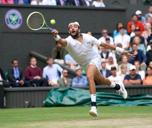 2023 Wimbledon Championships Matteo Berrettini (ITA) plays against Carlos Alcaraz (ESP) in the mens fourth round on Day 8 at the 2023 Wimbledon Championships at the All England Club, London, UK, 10 July 2023, Credit:Peter van den Berg Avalon United Kingdom, England, London, All England Lawn Tennis and Croquet Club  Copyright: xPeterxvanxdenxBergx xAvalonx 0788368228