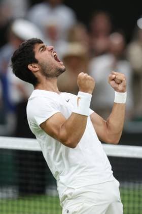 Wimbledon: Day Eight 10 July 2023, Wimbledon - Wimbledon Tennis Championships - Day Eight - Carlos Alcaraz (ESP) celebrates winning his Gentlemen s Singles Round of 16 match against Matteo Berrettini (ITA) - Photo: Charlotte Wilson Offside. Wimbledon UK Copyright: xCharlottexWilsonx xOffsidexOffside