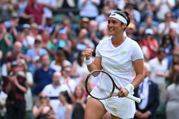Sport Bilder des Tages Wimbledon Championships Day 8 Ons Jabeur (TUN) plays her fourth round match at the 2023 Wimbledon Championships at the AELTC in London, UK on July 10, 2023. Photo by Corinne Dubreuil ABACAPRESS.COM London United Kingdom  Copyright: xDubreuilxCorinne ABACAx 860224_107 DubreuilxCorinne ABACAx 0263308105st