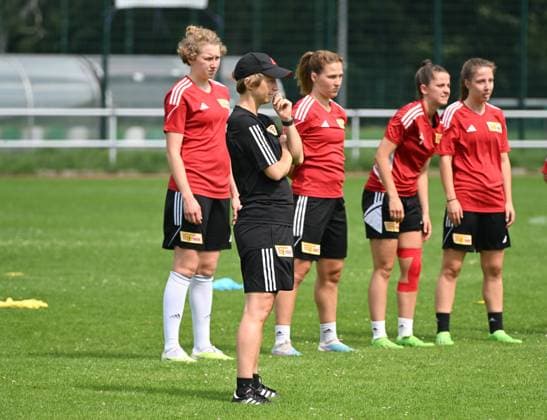 Fußball, Frauen, Regionalliga Nordost, Saison 2023 2024, 1. FC Union Berlin, Trainingsauftakt, Trainerin Ailien Poese (1. Frauen 1. FC Union), 10.07. 2023, Copyright: xMatthiasxKochx