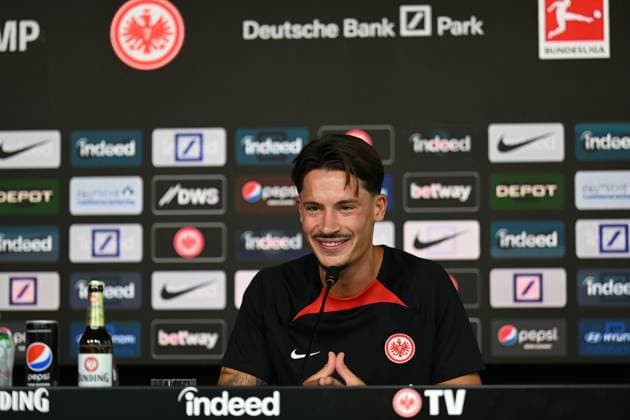 Sport Themen der Woche KW28 Sport Bilder des Tages 11.07.2023, xjhx, Fussball 1.Bundesliga, Eintracht Frankfurt - Pressekonferenz Robin Koch emspor, v.l. Robin Koch (DFL DFB REGULATIONS PROHIBIT ANY USE OF PHOTOGRAPHS as IMAGE SEQUENCES and or QUASI-VIDEO) Frankfurt am Main *** 11 07 2023, xjhx, football 1 Bundesliga, Eintracht Frankfurt press conference Robin Koch emspor, v l Robin Koch DFL DFB REGULATIONS PROHIBIT ANY USE OF PHOTOGRAPHS as IMAGE SEQUENCES and or QUASI VIDEO Frankfurt am Main