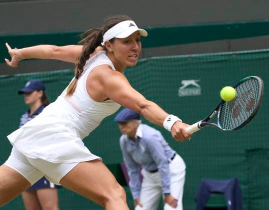 2023 Wimbledon Championships Jessica Pegula (USA) plays her shot against Marketa Vondrousova (CZE) on court 1 ladies singles quarter finals on Day 9 at the 2023 Wimbledon Championships at the All England Club, London, UK, 11 July 2023, Credit:Peter van den Berg Avalon United Kingdom, England, London, All England Lawn Tennis and Croquet Club  Copyright: xPeterxvanxdenxBergx xAvalonx 0788530982