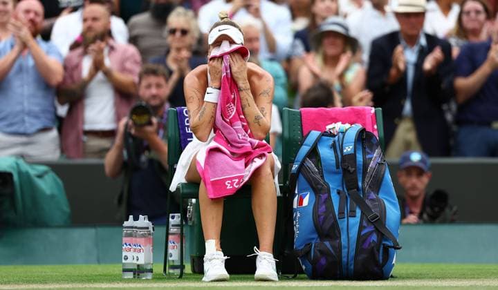 Mandatory Credit: Photo by Simon Dael Shutterstock (14003756cb) Marketa Vondrousova celebrates victory over Jessica Pegula in the quarter final Wimbledon Tennis Championships, Day 9, The All England Lawn Tennis and Croquet Club, London, UK - 11 Jul 2023 Wimbledon Tennis Championships, Day 9, The All England Lawn Tennis and Croquet Club, London, UK - 11 Jul 2023  Copyright: xSimonxDael Shutterstockx 14003756cb
