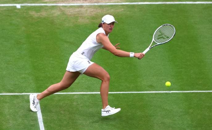 Mandatory Credit: Photo by Ella Ling Shutterstock (14003758v) Iga Swiatek in action against Elina Svitolina Wimbledon Tennis Championships, Day 9, The All England Lawn Tennis and Croquet Club, London, UK - 11 Jul 2023 Wimbledon Tennis Championships, Day 9, The All England Lawn Tennis and Croquet Club, London, UK - 11 Jul 2023  Copyright: xEllaxLing Shutterstockx 14003758v