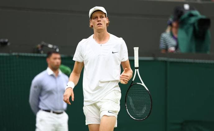 Sport Bilder des Tages Mandatory Credit: Photo by Simon Dael Shutterstock (14003756ct) Jannik Sinner reacts against Roman Safiullin Wimbledon Tennis Championships, Day 9, The All England Lawn Tennis and Croquet Club, London, UK - 11 Jul 2023 Wimbledon Tennis Championships, Day 9, The All England Lawn Tennis and Croquet Club, London, UK - 11 Jul 2023  Copyright: xSimonxDael Shutterstockx 14003756ct