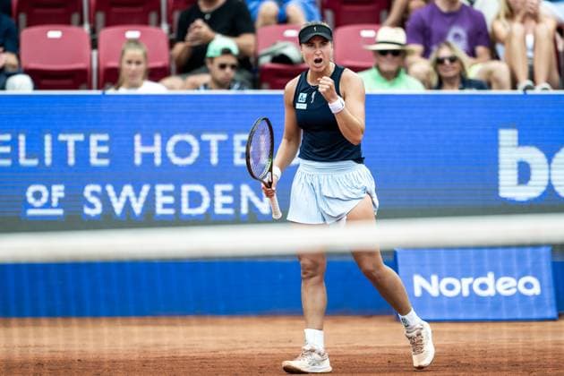 230711 Rebecca Peterson, Sverige, jublar under dag 2 av WTA, Tennis Damen Nordea Open den 11 juli 2023 i Bastad. Copyright: MATHILDAxAHLBERG BB230711MA043