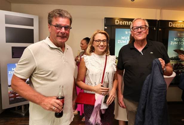 11.07.2023 - Fussball - Saison 2022 2023 - 2. Frauen - Fussball - Bundesliga - Kino-Premiere - 1. FC Nürnberg FCN ( Club ) Aufstiegsfilm - Mutig bis zum Schluss - Sportfoto Zink DaMa - xdaxmax - Dieter Hecking ( Trainer Vorstand 1. FC Nürnberg FCN ) Dr. Karoline Haderer ( Leiterin Marketing NÜRNBERGER Versicherung ) Thomas Grethlein (Aufsichtsratsvorsitzender 1. FC Nürnberg FCN ) im Foyer
