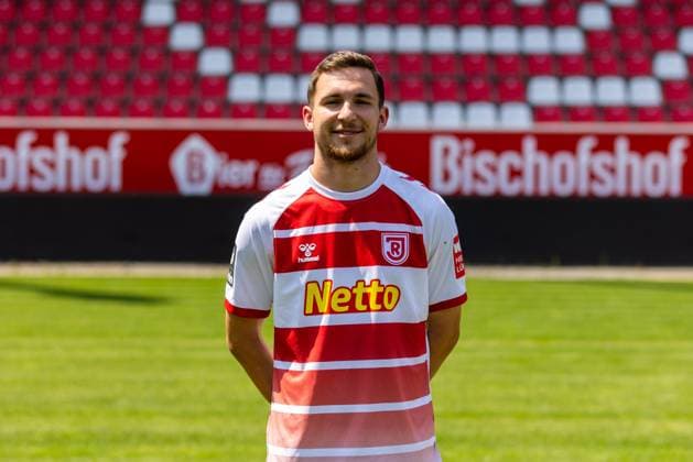 11.07.2023, Fussball, GER, Saison, 3.Liga, Porträttermin 2023 2024, SSV Jahn Regensburg Oscar Schönfelder; SSV Jahn Regensburg; 3.Liga, Porträttermin 2023 2024, DFL REGULATIONS PROHIBIT ANY USE OF PHOTOGRAPHS AS IMAGE SEQUENCES AND OR QUASI-VIDEO.