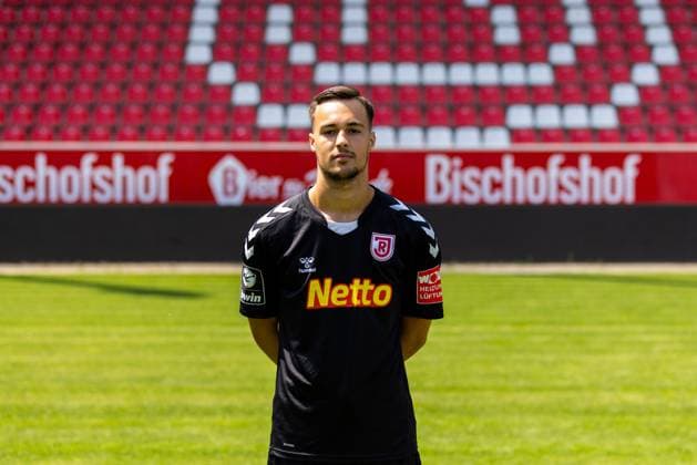 11.07.2023, Fussball, GER, Saison, 3.Liga, Porträttermin 2023 2024, SSV Jahn Regensburg Leon Cuk; SSV Jahn Regensburg; 3.Liga, Porträttermin 2023 2024, DFL REGULATIONS PROHIBIT ANY USE OF PHOTOGRAPHS AS IMAGE SEQUENCES AND OR QUASI-VIDEO.