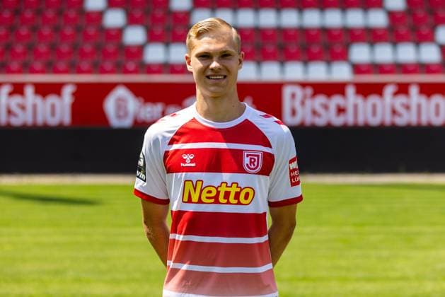 11.07.2023, Fussball, GER, Saison, 3.Liga, Porträttermin 2023 2024, SSV Jahn Regensburg Louis Breunig; SSV Jahn Regensburg; 3.Liga, Porträttermin 2023 2024, DFL REGULATIONS PROHIBIT ANY USE OF PHOTOGRAPHS AS IMAGE SEQUENCES AND OR QUASI-VIDEO.